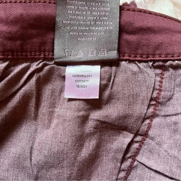 NWT TORRID Stretch Cropped Twill Chino Pant - Picture 14 of 14